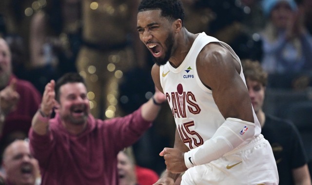 米球王！米切尔25中11砍32分5板8助1抢断 关键时刻5分1助带走胜利