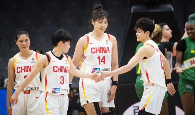 星空体育app-中国女篮首胜功臣诞生！不是韩旭和张子宇，宫鲁鸣这步棋走对了