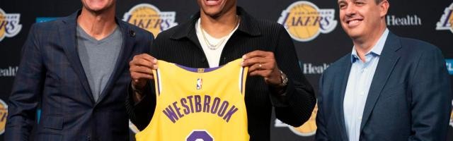 星空体育-荣归故里韦少笑逐颜开，新赛季他要“边走边看”