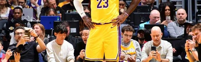 星空体育-里夫斯绝平+东契奇加时准绝杀！41岁詹皇甘愿当绿叶 倒地飞扑令人泪目|詹姆斯|勒布朗·詹姆斯|掘金|湖人|奥斯汀·里夫斯_新浪体育_新浪新闻