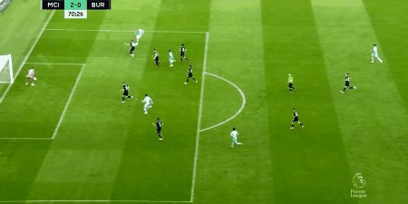 1634398501689073570.gif manc bun 4.gif